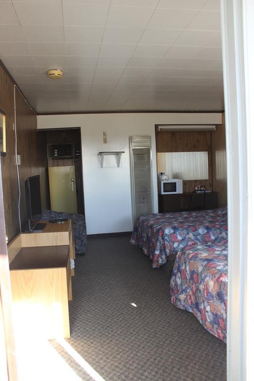 Raval Paradise Motel And Rv Park Youngstown ภายนอก รูปภาพ