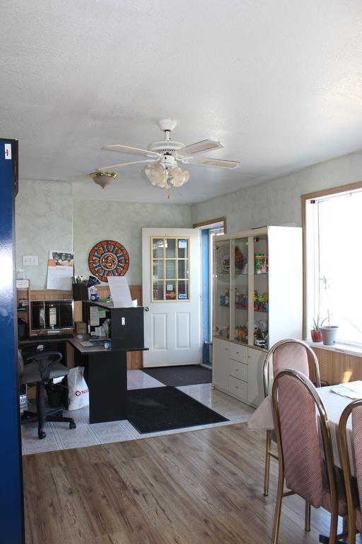 Raval Paradise Motel And Rv Park Youngstown ภายนอก รูปภาพ