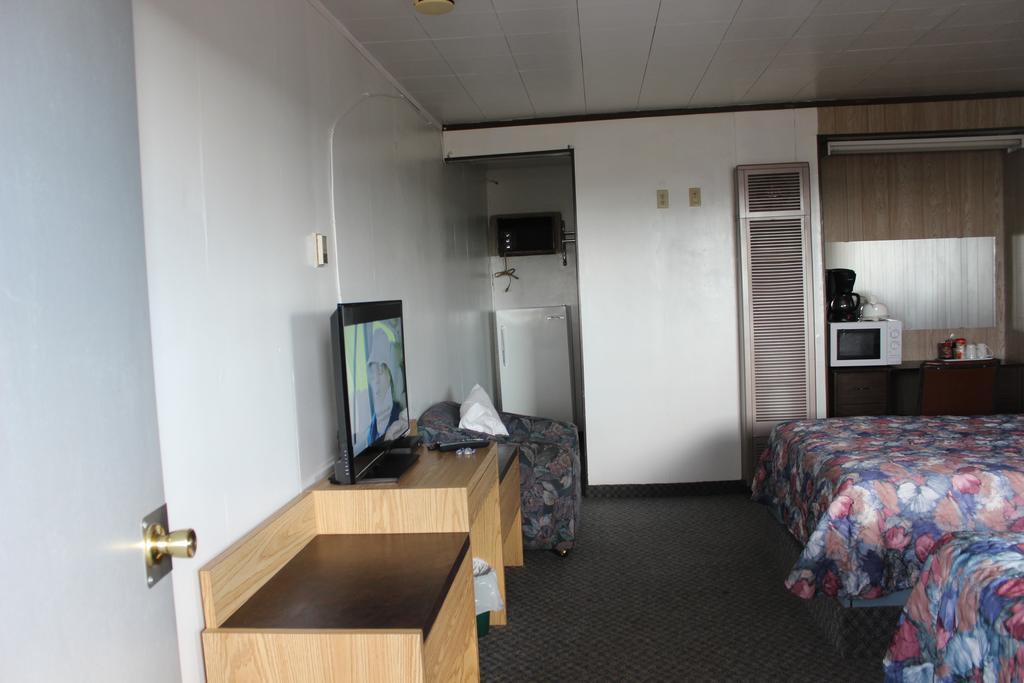 Raval Paradise Motel And Rv Park Youngstown ภายนอก รูปภาพ