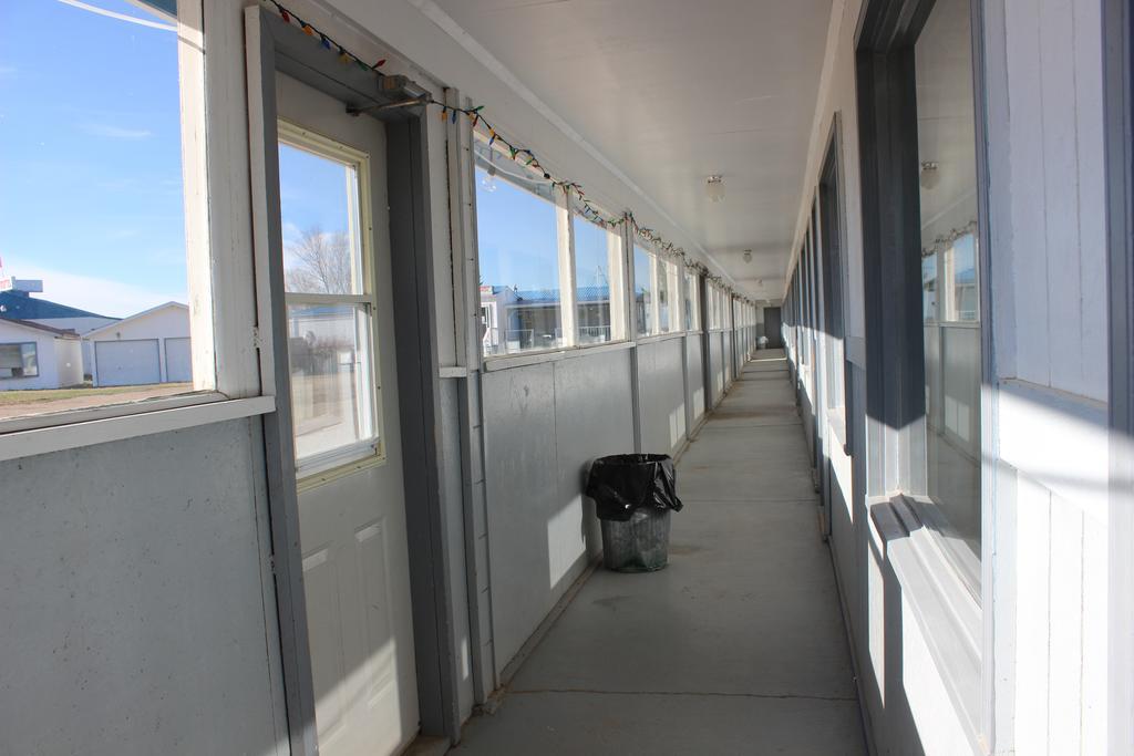 Raval Paradise Motel And Rv Park Youngstown ภายนอก รูปภาพ