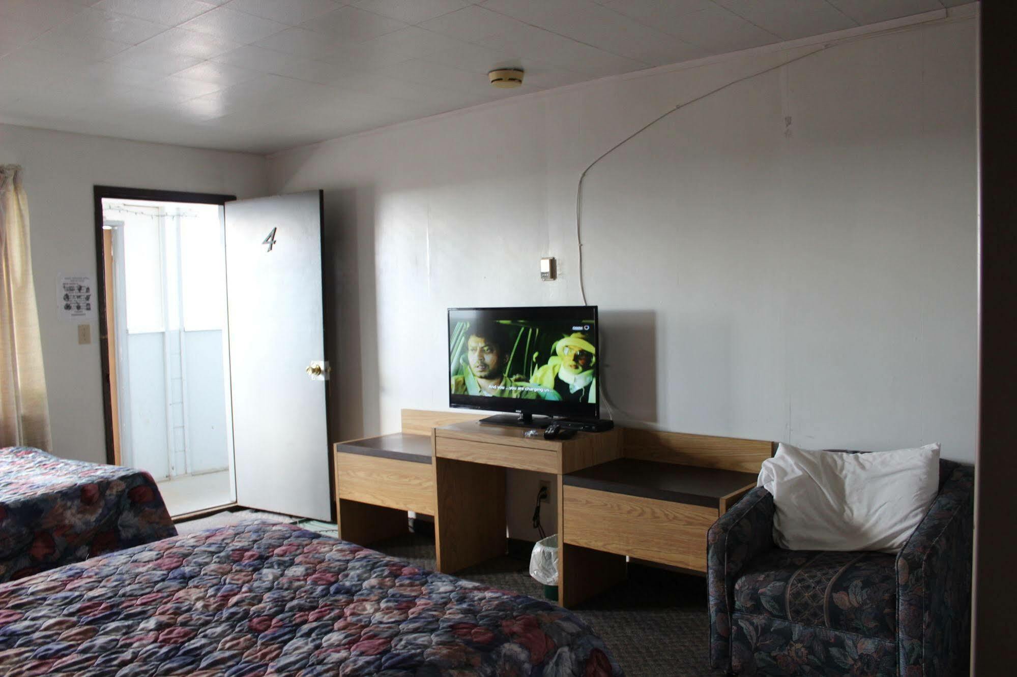 Raval Paradise Motel And Rv Park Youngstown ภายนอก รูปภาพ