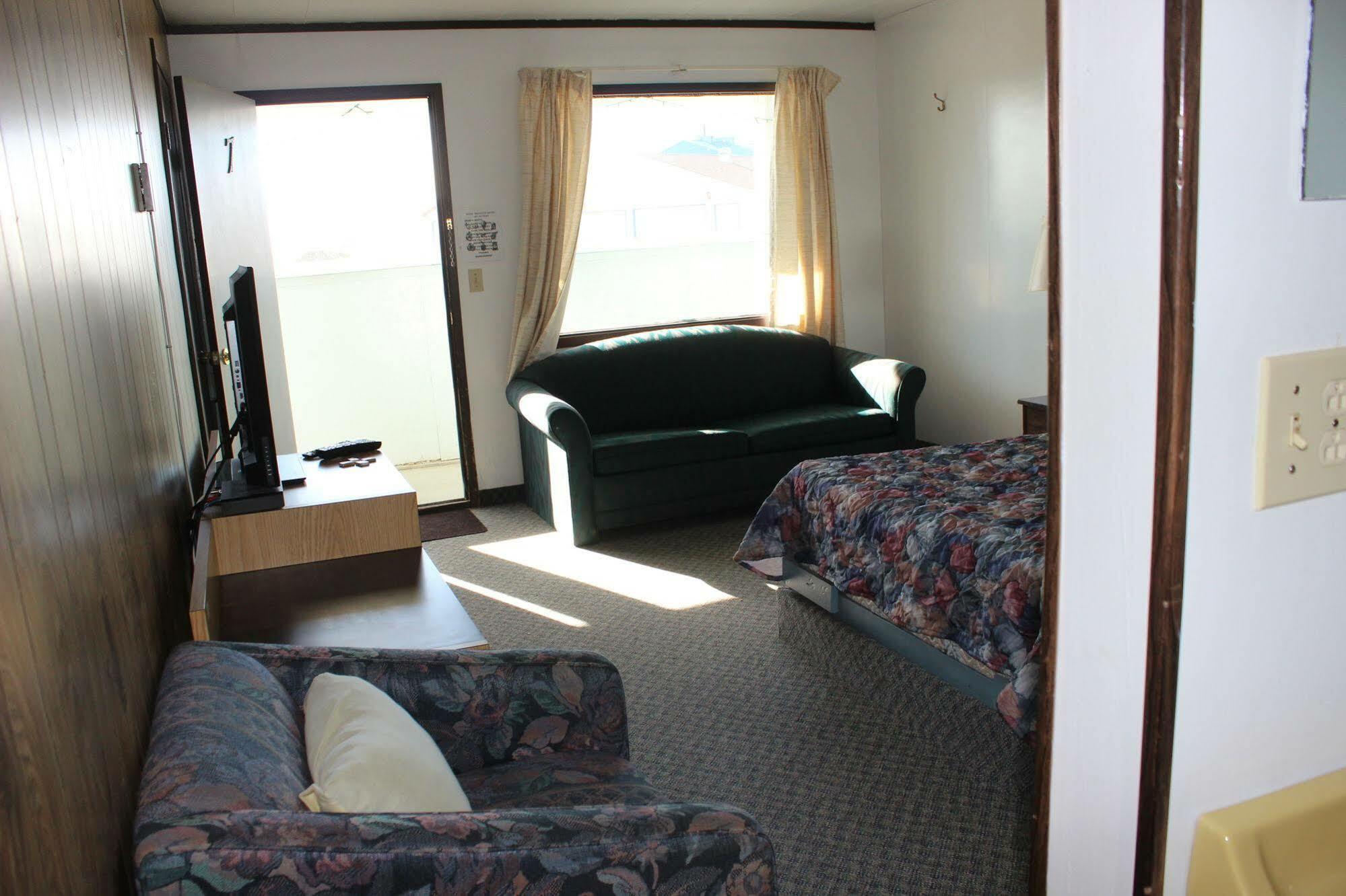 Raval Paradise Motel And Rv Park Youngstown ภายนอก รูปภาพ